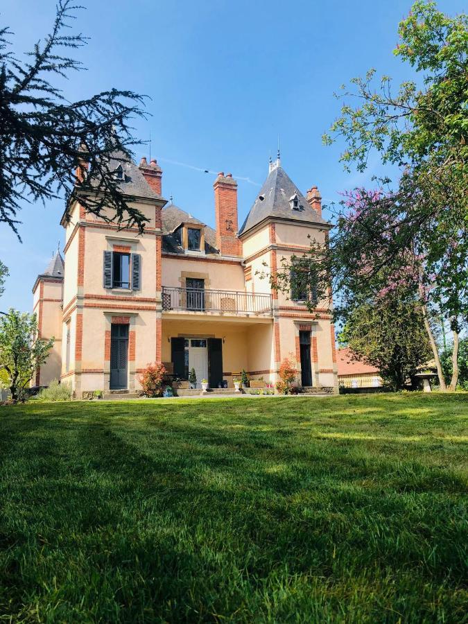 Chateau Segot Neuilly-le-Réal Exterior photo