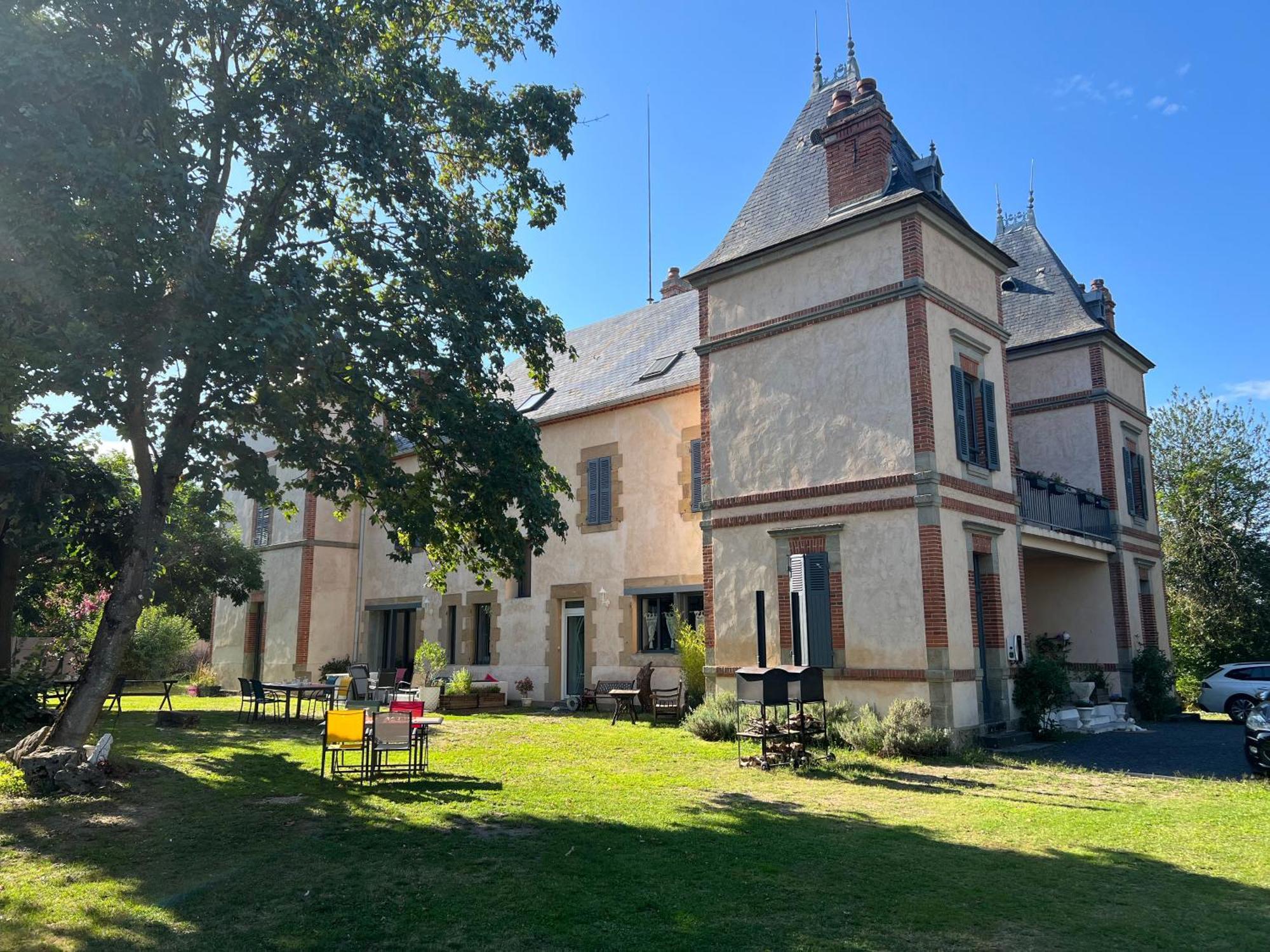 Chateau Segot Neuilly-le-Réal Exterior photo